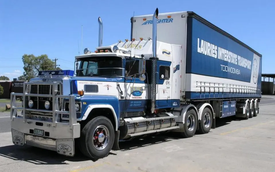 Зашто домаћи камиони не усмере своје издувне цеви нагоре?